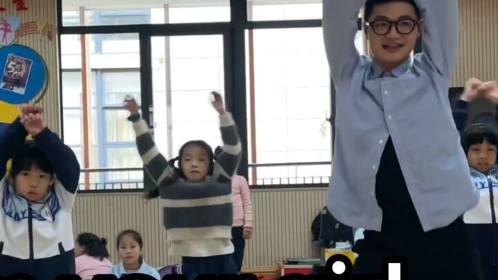 【SES】Teach students to dance Oh Yoon Hee's dance (this song is older than their age)