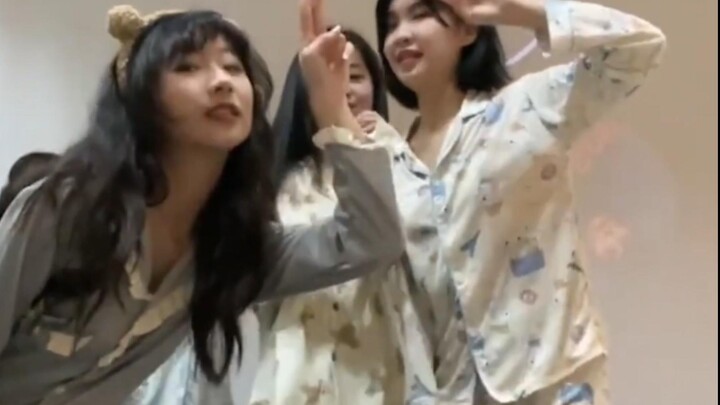 معركة الصديقات المقرّبات