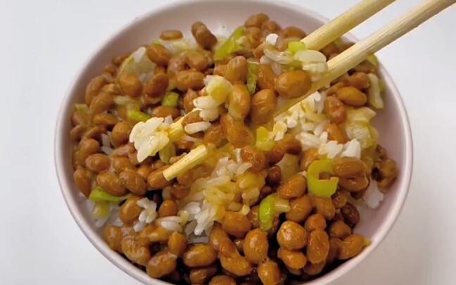 Crayon Shin-chan style natto rice