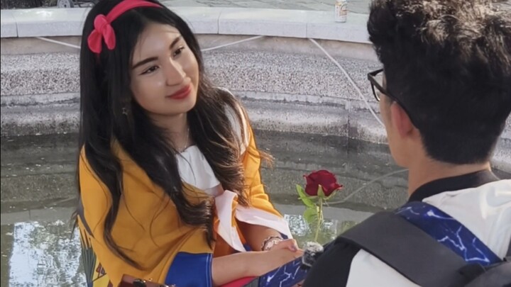 Memilih secara acak untuk menghukum seorang gadis bule