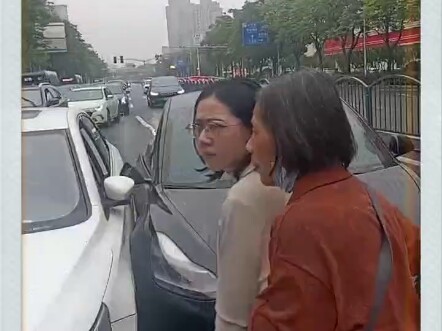 พวกเราไม่ใช่พวกที่ถูกข่มเหงได้ง่ายๆ! ฉันขับผิดเลนแล้วก็เลยจะเลื่อนเข้ามา ไม่ได้แซงคิวนะ