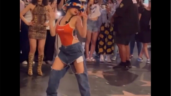 LEEJUNG李军LA街头大跳LISA《Money》帅炸了！不愧是你！