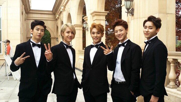 UNIQ - "celebrate" ("Penguin Brother") Full Version