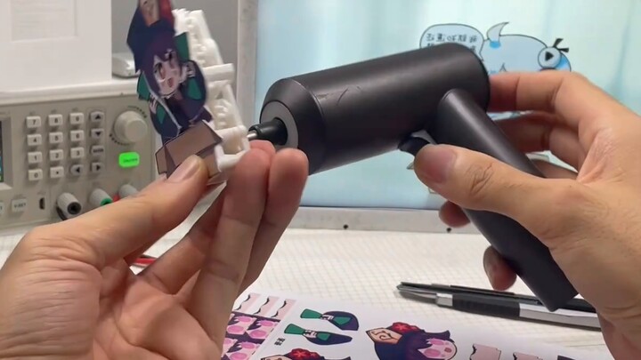 ประสบความสำเร็จในการจำลองของเล่นเขย่าวอลนัทของ Kason