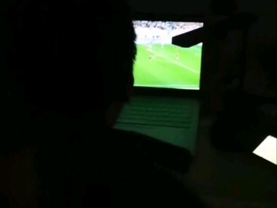 In 1 minute and 27 seconds, a roommate says no need to cut even for a second—China’s national team c
