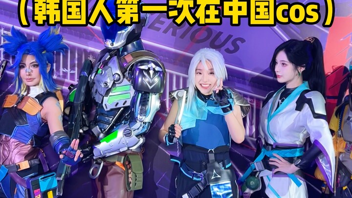 هذه هي المرة الأولى التي يقوم فيها هذا الكوري بتقليد شخصية مُجسَّدة! تجربة ممتعة جدًا جدًا! كأنني دخ