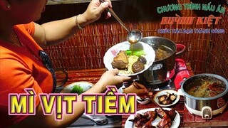 Mì Vịt Tiềm thịt thơm màu sắc đỏ vàng đẹp ăn rất là ngon