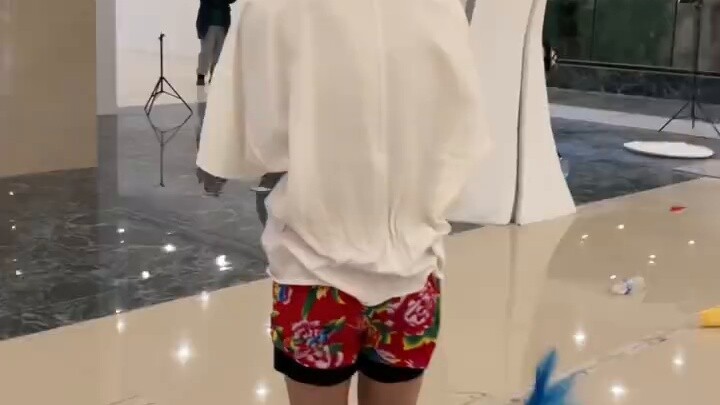Tentang aku di pameran komik dan celanaku ditarik oleh naga air sebelah...
