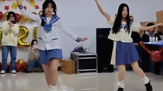 رقصت على أنغام أغنية "Send to the Bright Moon" في حفل ليلة رأس السنة في سنتي الأولى بالجامعة