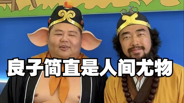 Setelah melihat langsung tubuh Liangzi, Feng Ge nggak tahan lagi, sampai “mencakar-cakar hati dan ja