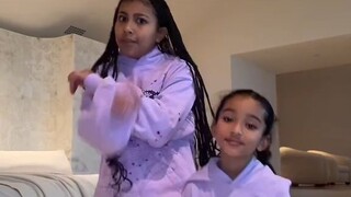 Góc nhìn của Kim Kardashian: Khi điện thoại của bạn bị con gái lấy mất... bạn sẽ phát hiện ra điệu n