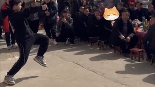 لقد فات الوقت للذهاب إلى القرية 😞
