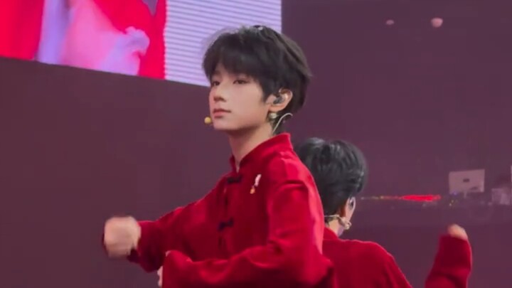 [Wang Lu Jie] Sister Lu, you’re killing me! No walking around here—no admiring Brother Xuezi either 