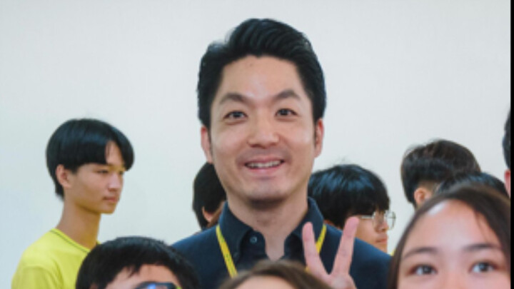 Mayor Chiang visited the French language class at Taipei Yongchun High School
