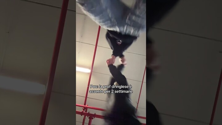 Si festeggia🥳🤪 #divertente #fun #funny #shortvideo #youtube #prank #youtubeshorts #scuola #viral