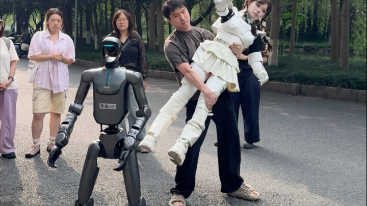 หุ่นยนต์คว้าอันดับสองในการแข่งขันเต้นรูปแบบเมคคานิคัล!
