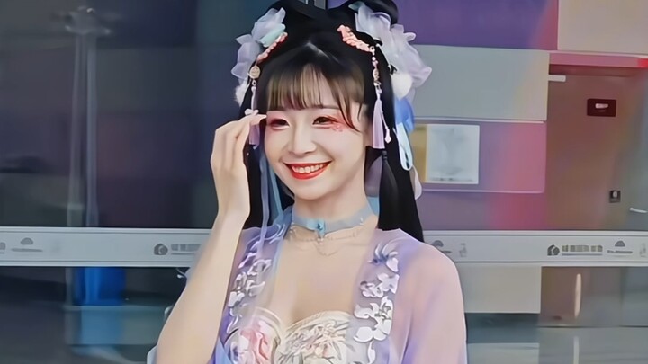 الوجه الأرجواني يرقص في مهب الريح