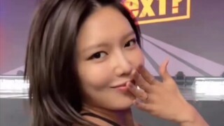 Video dance Choi Sooyoung untuk "NewJeans - Attention + fromis_9 - DM + LE SSERAFIM - FEARLESS" tela