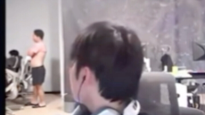 อาซุ่ย: คานาวิ ช่วยบอกโค้ชหน่อยว่าฉันเปิดกล้องแล้วนะ