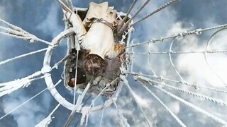 根据真实事件改编的万米高空求生电影