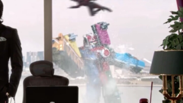 There are two consecutive scenes of the team and the knights collaborating. Once I complain about ot