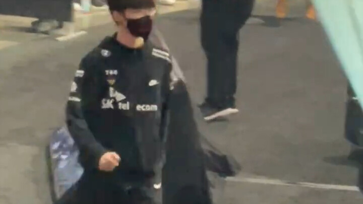 Hampir saja bisa berjabat tangan dengan Kak Li!