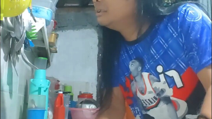 yong nakikikain klang 😂😂😂