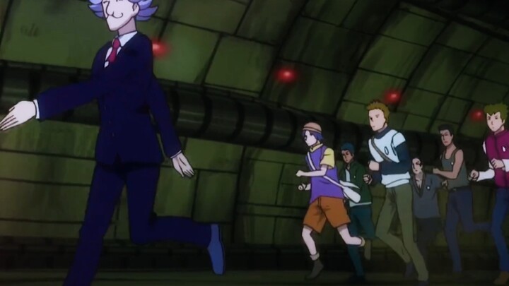 I’ve never seen such a bizarre gait: it looks like they’re walking really slowly, yet no one behind 