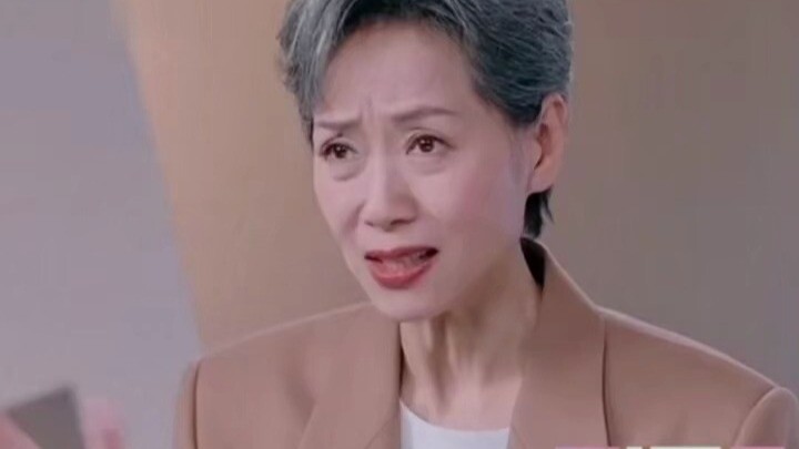 Các chị gái thật đáng yêu quá! Một người tốc độ tay nhanh như chớp tranh được hết, còn người kia tốc