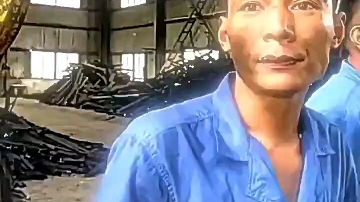 Warm water boils away the dreams of youth, while reality crushes their shoulders.