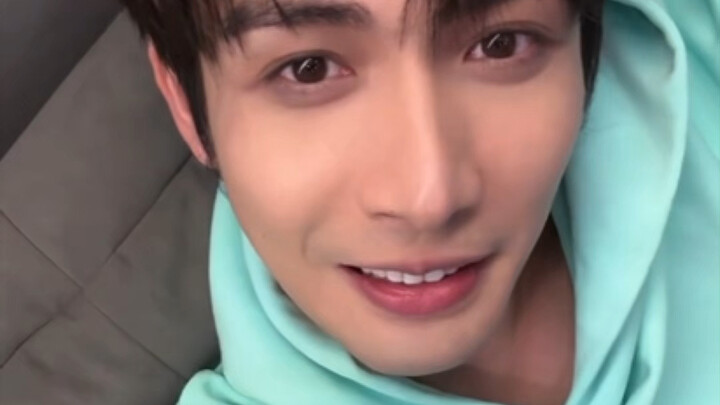 จางปินปินโดนน้องสาวหลอกจนหน้าแดงทันที ฮ่าๆๆ น้องสาวคนนี้ช่างรู้ใจจริงๆ! ชอบดูไลฟ์พร้อมกันแบบนี้สุดๆ 