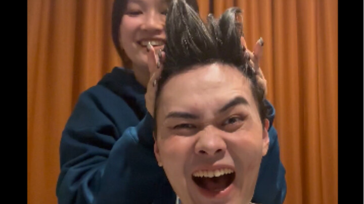 Today I did a bright and cheerful makeup look.