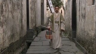 Với kỹ năng võ thuật, vai rộng, eo thon và đôi chân dài, anh ấy bước đi rất đẹp.