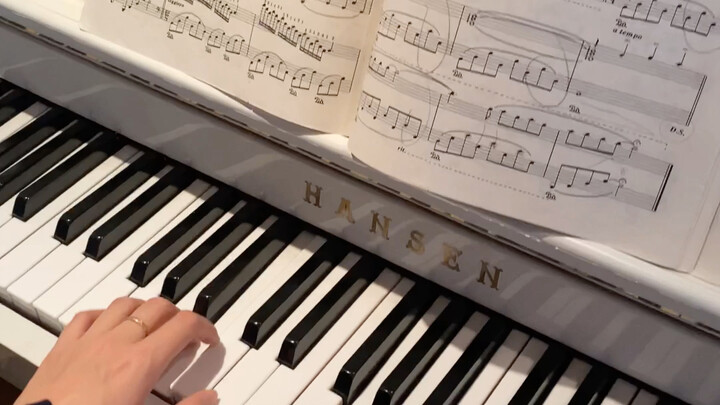 عزف على بيانو لم يُضبط صوته منذ 30 عامًا