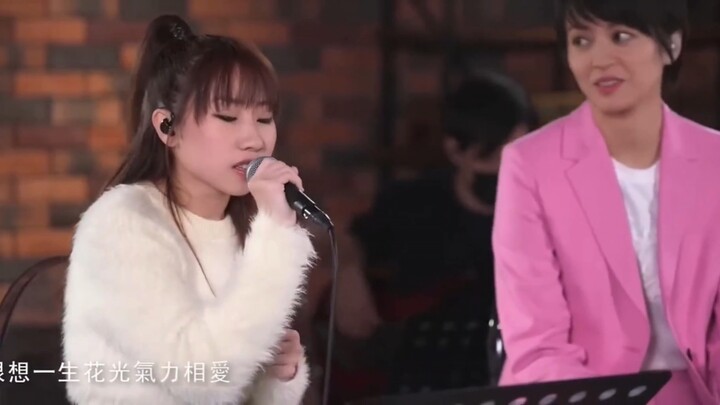 【Deng Liying】“Bukan? Yui, kamu serius nih?”