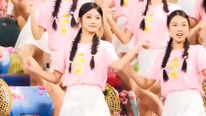 Meizhou Cheerleading Squad 5.16 (Treading the Waves, Center Position)