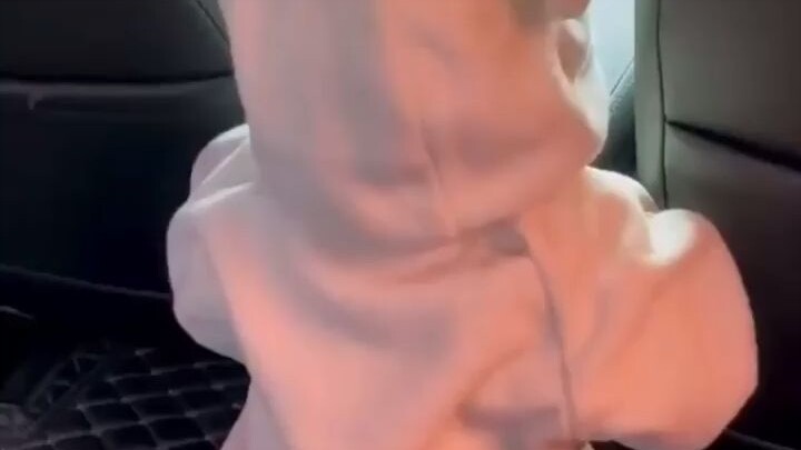 لحظات لطيفة من صغار البشر، هذا الصوت مهدئ للقلب للغاية!