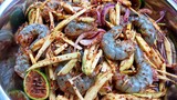 ยำมะม่วงกุ้งสดนรกเดือด ใส่น้ำปลาร้า แซ่บนัวอิหลีเด้อ / Mango Salad with Shrimp / ຫມາກມ່ວງກັບກຸ້ງສົດ