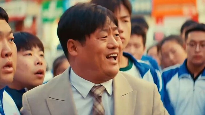 Người thầy là ánh nắng ấm áp của học trò, thắp sáng từng bông hoa.