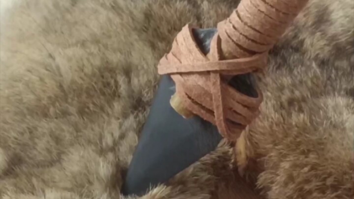 Uji penetrasi tombak batu Neolitik dengan kulit kelinci