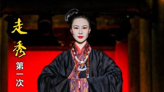 Khi blogger hóa trang bước lên sân khấu thực tế, lớp filter vỡ tan