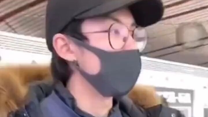 Wang Hedi: Why are you cutting in line? I totally love this kind of straight-up, no-nonsense attitud