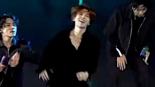 Jimin Run BTS fancam - look at his shoulder and waist