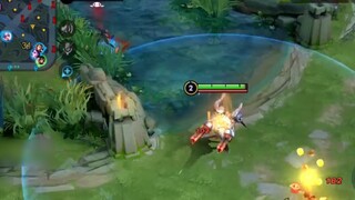 In King of Glory, Mengqi gave away the first blood, and then went into a furious team fight!