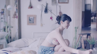 Iklan pakaian dalam Jepang yang segar dan sederhana, ceweknya sangat cantik