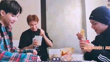 亲儿子们的疑问!荣:我爸爸为什么只给你们发消息,不给我发?dk:我妈妈为什么先联系净汉哥?俊:你跟麻麻(小八的妈妈)打电话的时候 问就是一家人,都是亲儿子!