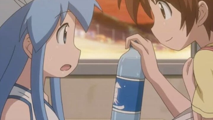 A bottle of water successfully saved Squid Girl, so lucky!