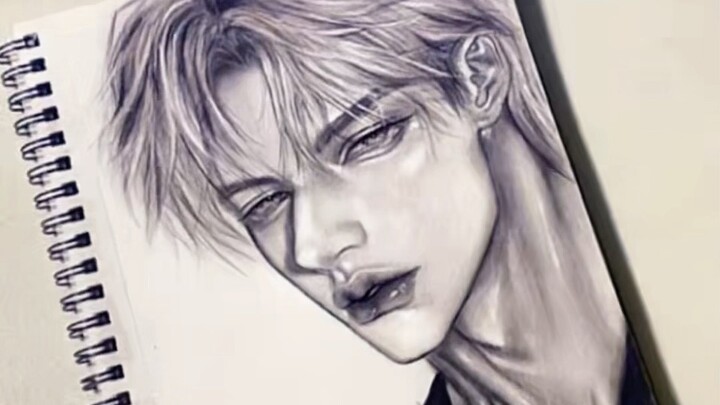 pusing kepalaku liat ke handsome an nya🙂‍↔️