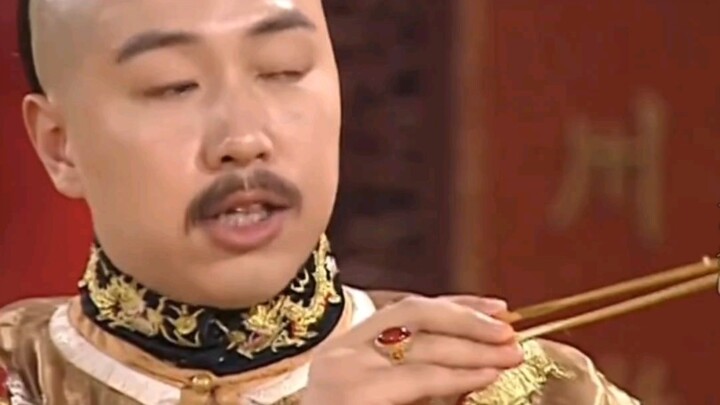 Kucing gemuk memanggang daging untuk Kaisar Qianlong dengan garpu, namun tak disangka justru mendapa