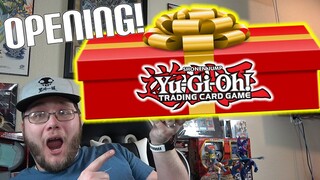 GIANT Yu-Gi-Oh! Chistmas 2022 Present Mystery Box Opening!